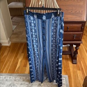 BAND OF GYPSIES blue and white bandana paisley pattern skirt.